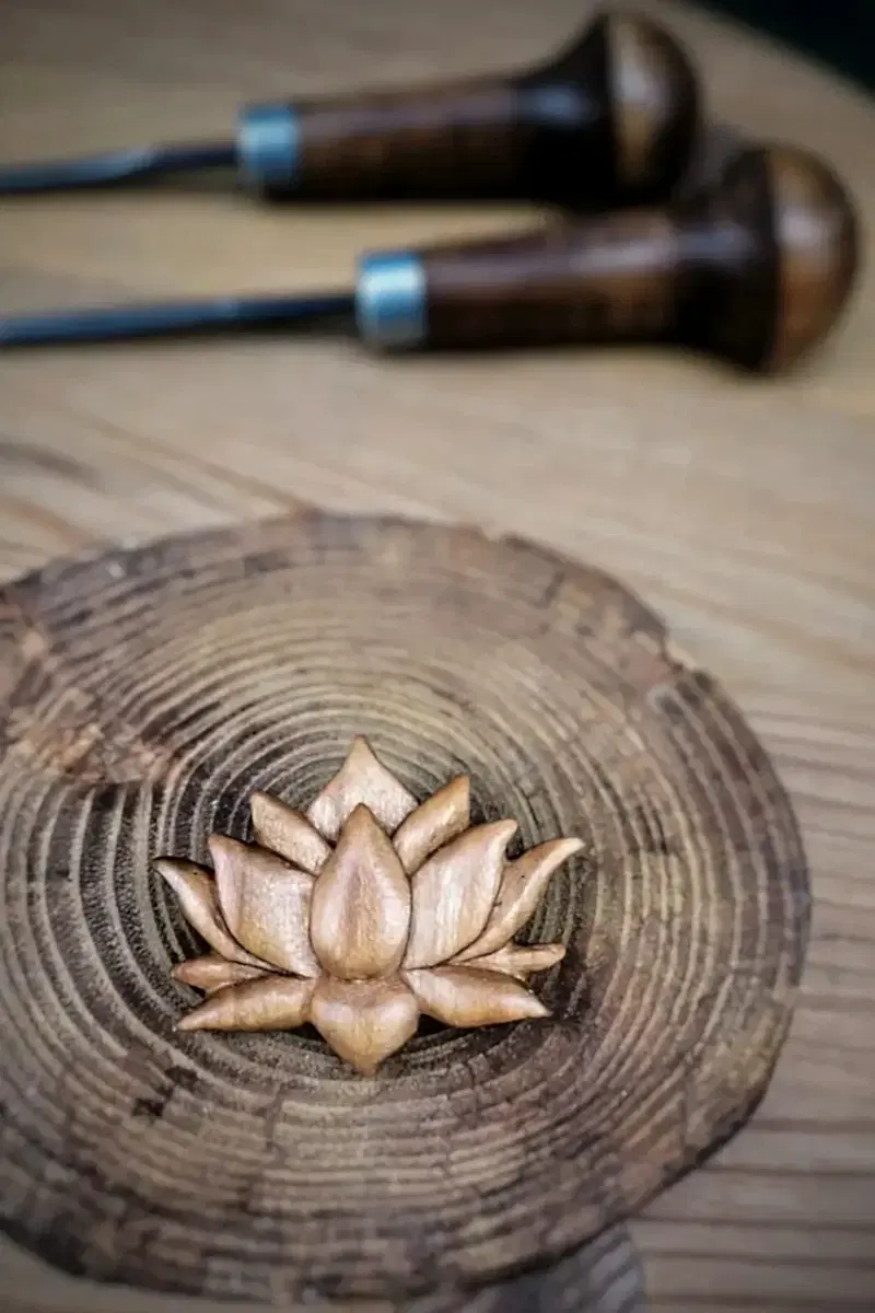 El Oyması-Broş-Lotus